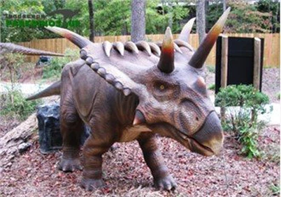 Dinosauri preistorici a grandezza naturale