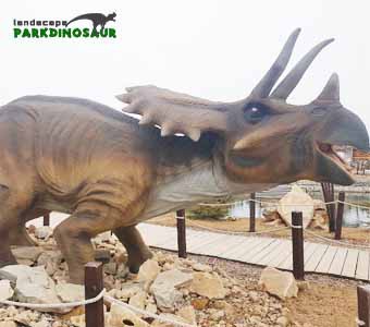 Dinosauro animatronico gigante